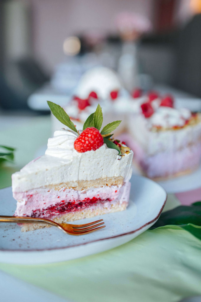 RASPBERRY AND PISTACHIO TEMPTATION