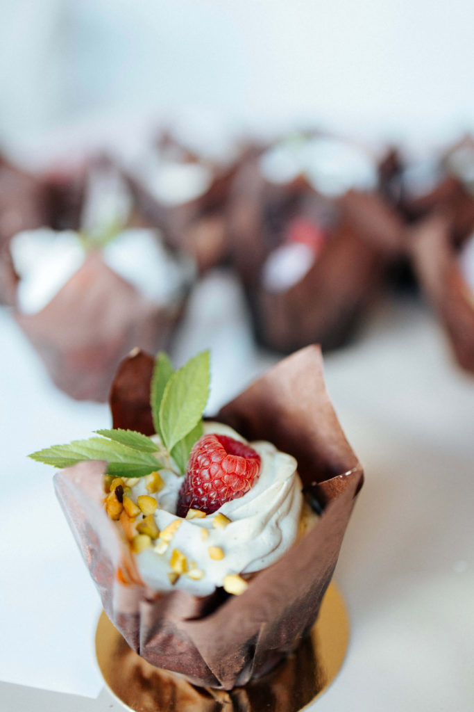 VEGAN_ VANILLA MUFFINS WITH RASPBERRIES AND PISTACHIO CREAM