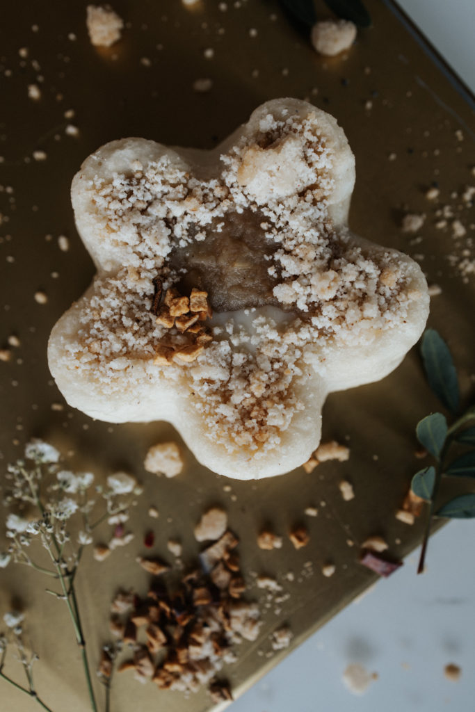 VEGAN YEAST WITH APPLES AND PUDDING